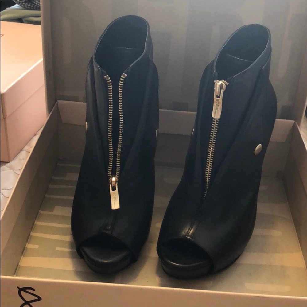 BCBG Black Lantern Booties